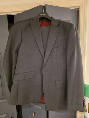 Charles Tyrwhitt Men's Charcoal Gray Two-Button Suit Jacket Set